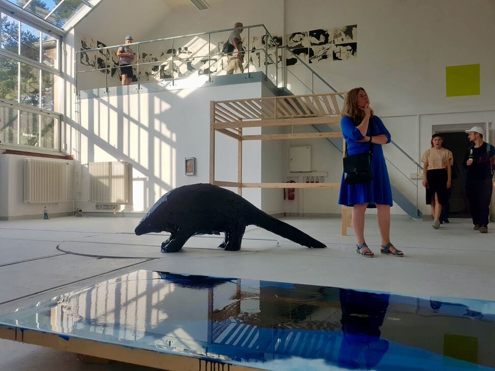 Innenansicht Jahresausstellung am Hochschulstandort Pfotenhauerstraße Innenansicht Jahresausstellung am Hochschulstandort Pfotenhauerstraße