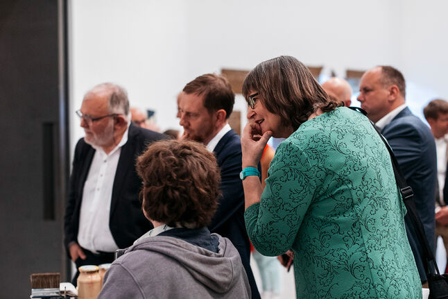 Foto mit Rektor, Ministerpräsident, OB und Anke Stahl, DAAD