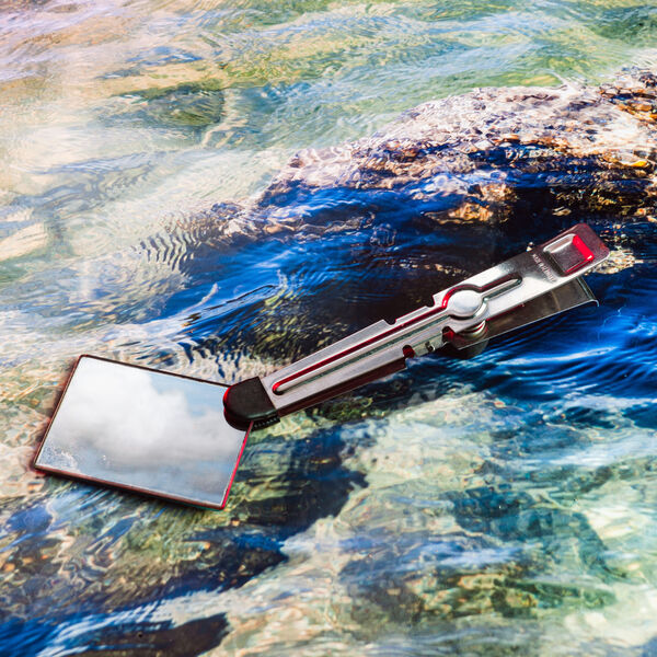 Fotografie in Blautönen, abstrakt Wasserspiegelungen