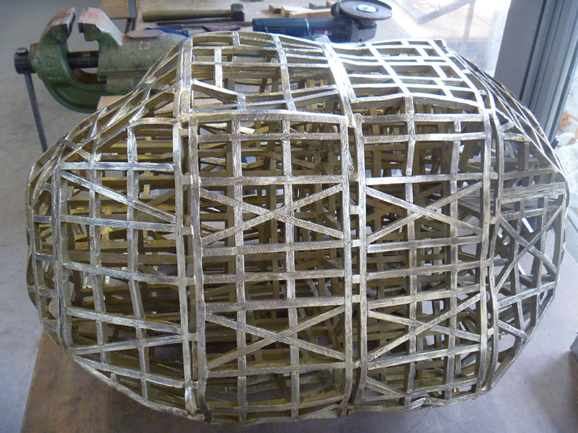 Messingguss. Geometrische Form.