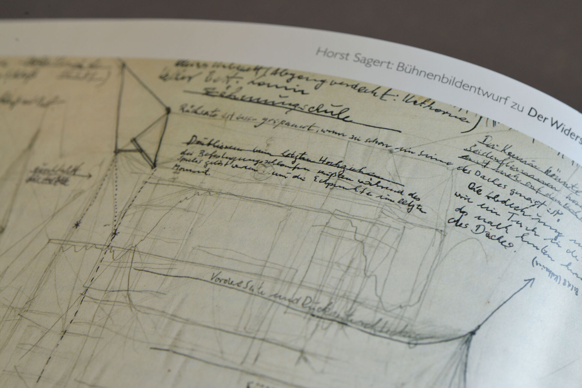 Abbildung im Buch "Peter Zadek und seine Bühnenbilder" Abbildung im Buch "Peter Zadek und seine Bühnenbilder"