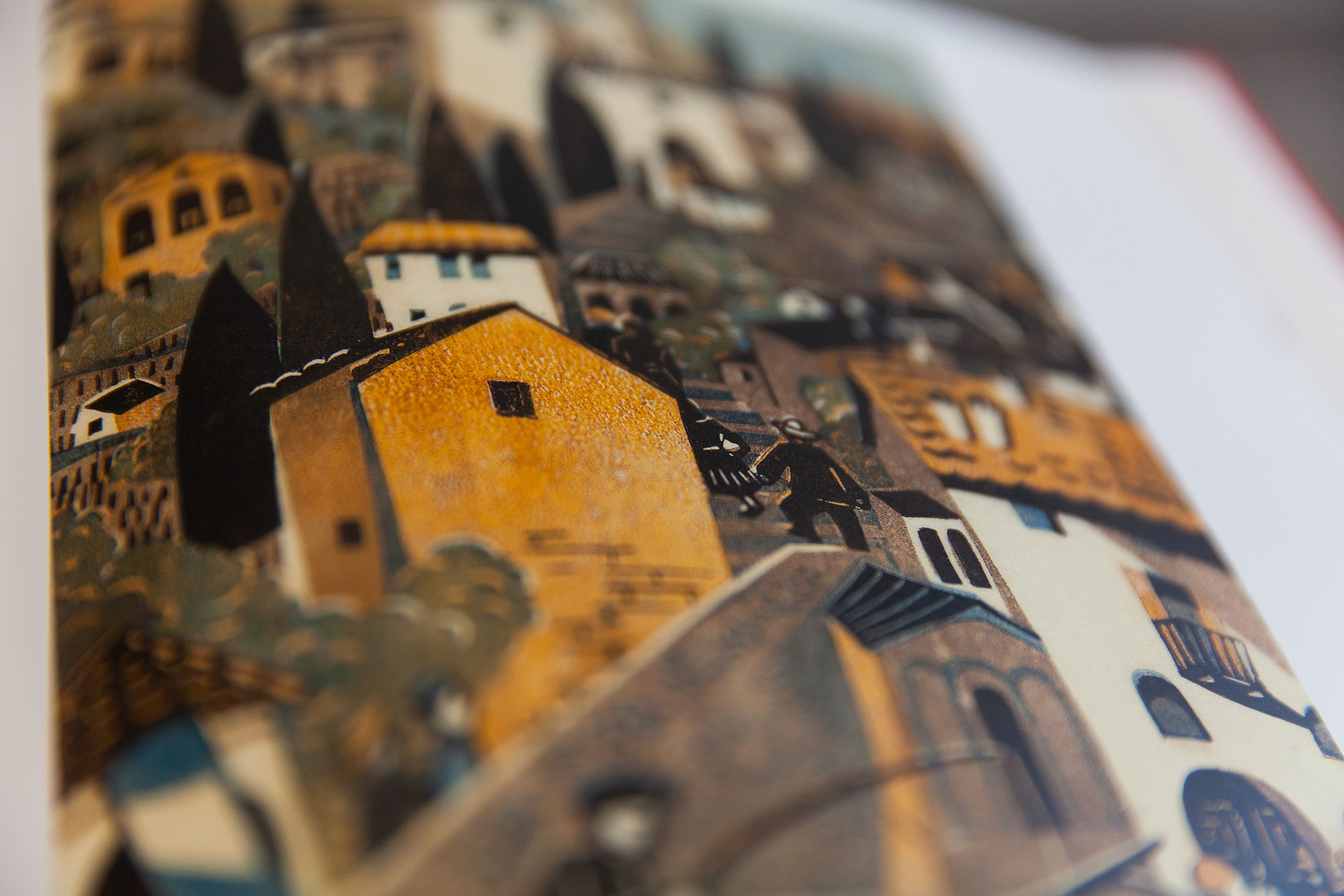 Linolschnitt von Lili Tschudi, mehrere Häuser, die an einem Hang gebaut sind.