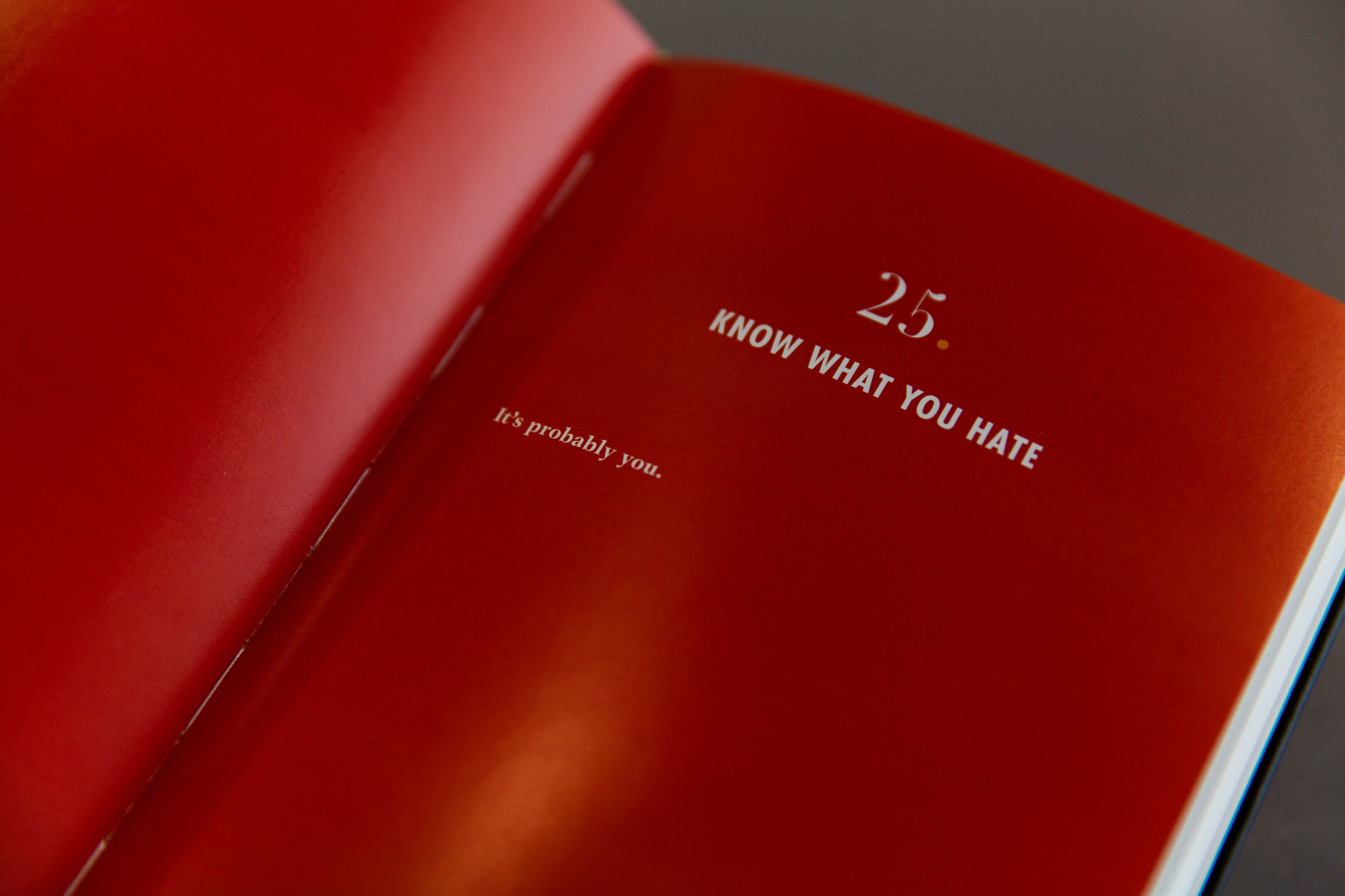 Aufgeschlagene erste Seite eines Kapitels