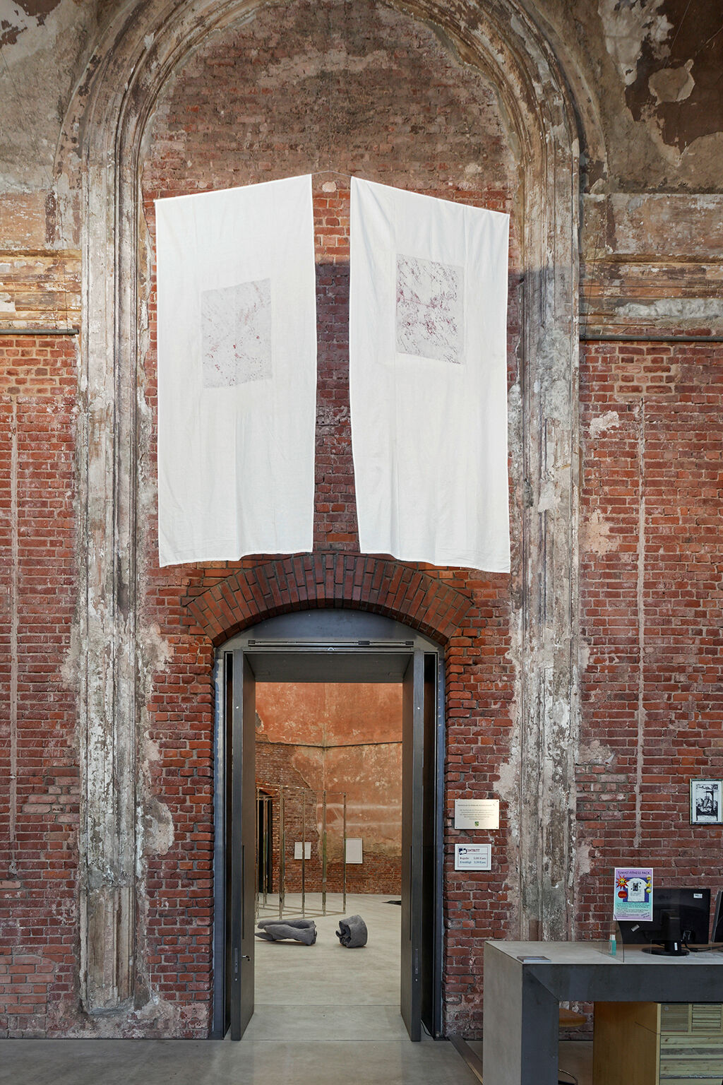 [Translate to English:] Existenz Spuren © Andreas Seeliger | Ausstellungsansicht