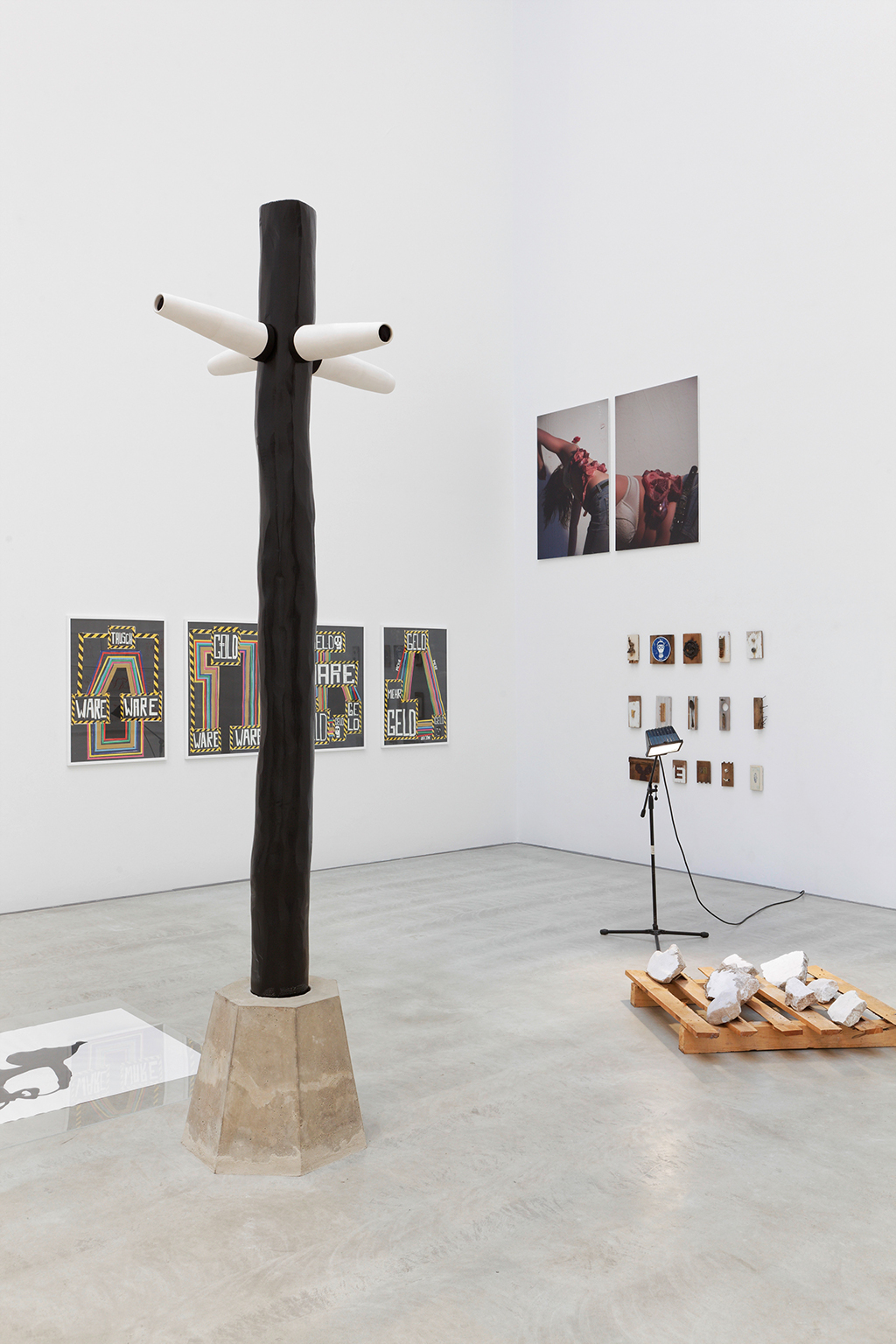 [Translate to English:] Existenz Spuren © Andreas Seeliger | Ausstellungsansicht