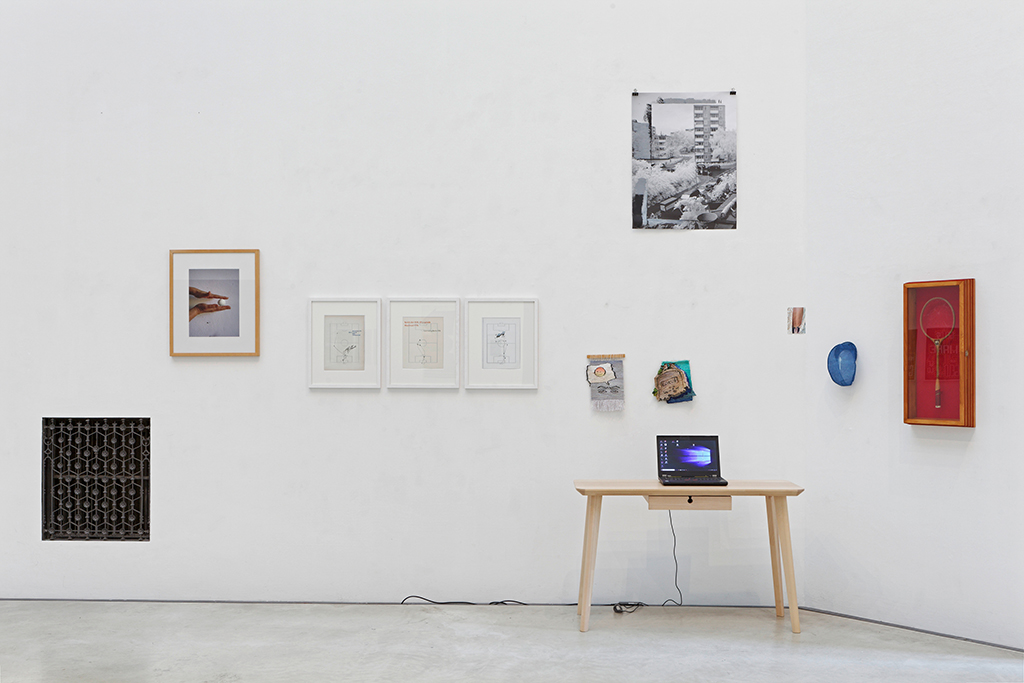 [Translate to English:] Existenz Spuren © Andreas Seeliger | Ausstellungsansicht