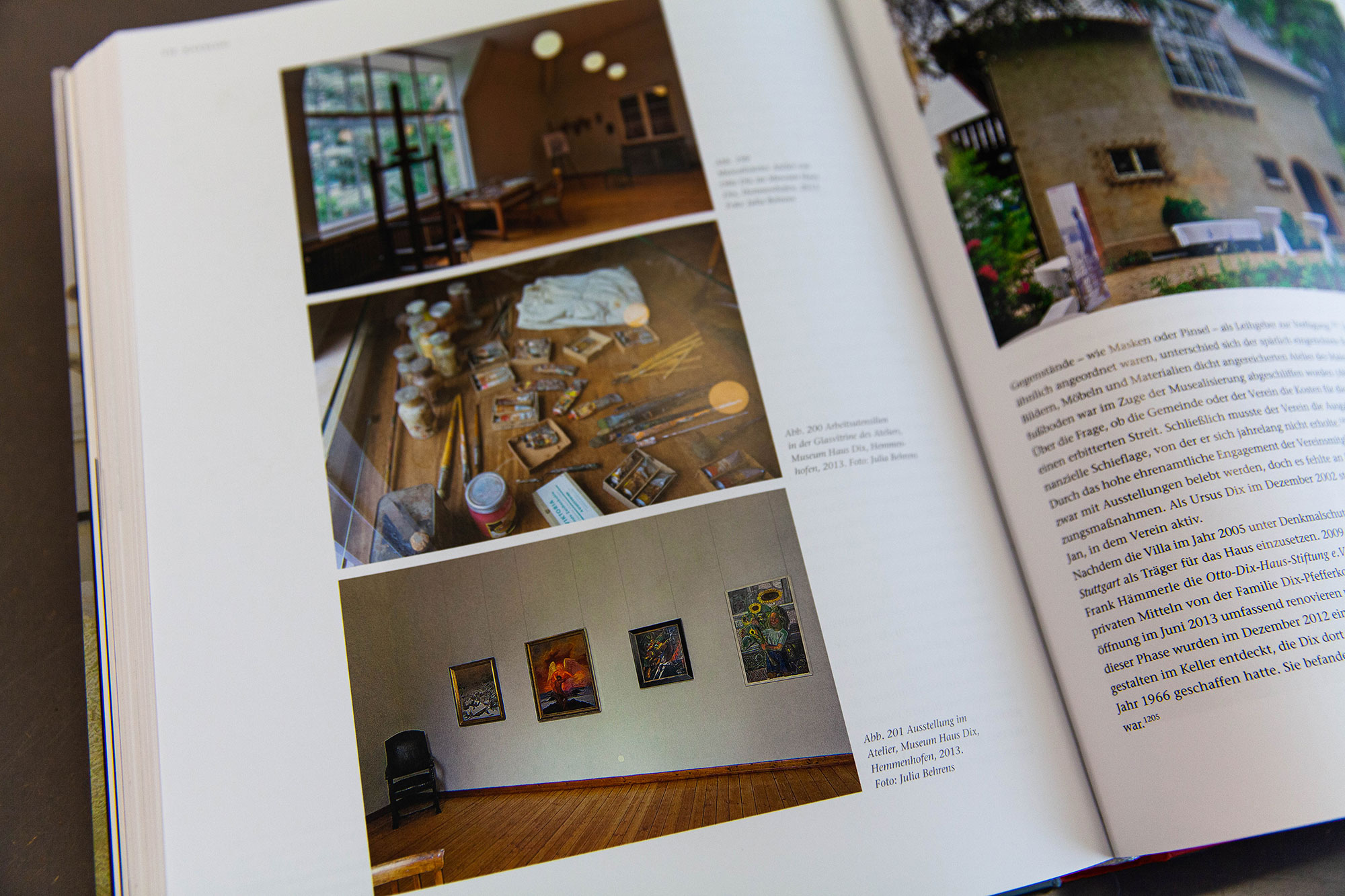 Detail, Buchseite mit drei Abbildungen