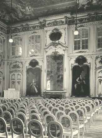 Schwarzweißfoto von dem Brühlscher Saal. Schwarzweißfoto von dem Brühlscher Saal.