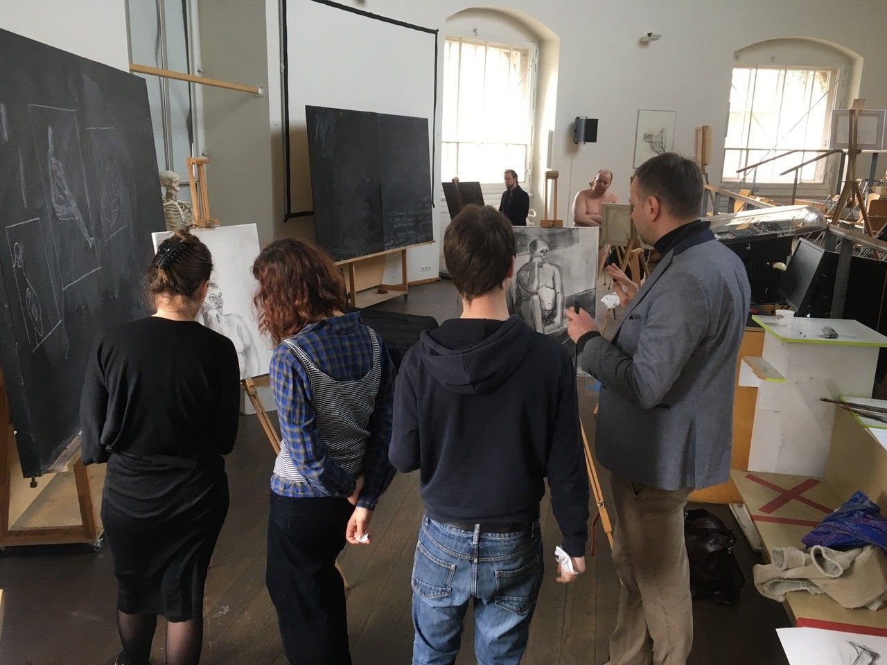 Lecture in the nude hall of the HfBK Dresden.