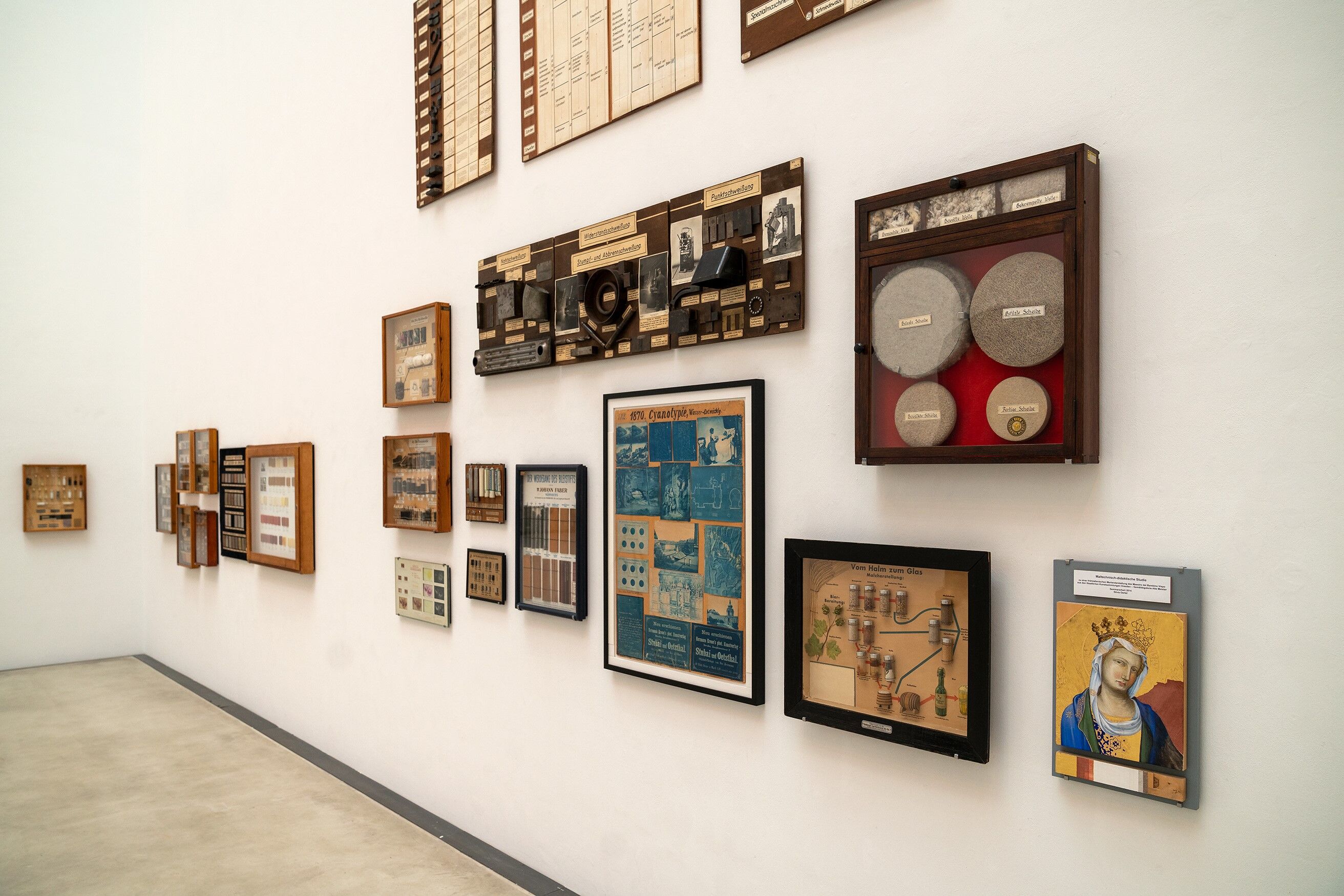 Ausstellungsansicht TIEFE UND FLÄCHE Ausstellungsansicht TIEFE UND FLÄCHE