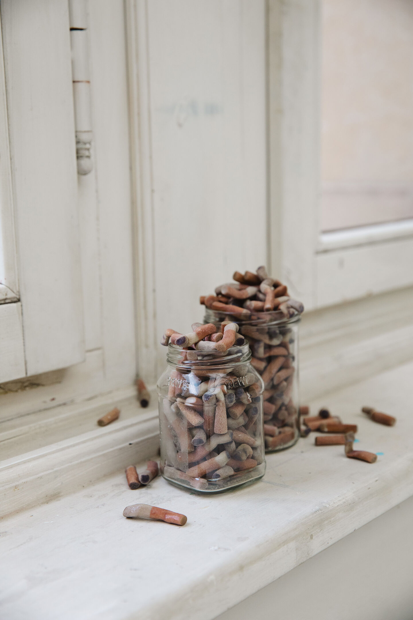 Diplome 2025 Detail: an ashtray sculpture on a windowsill