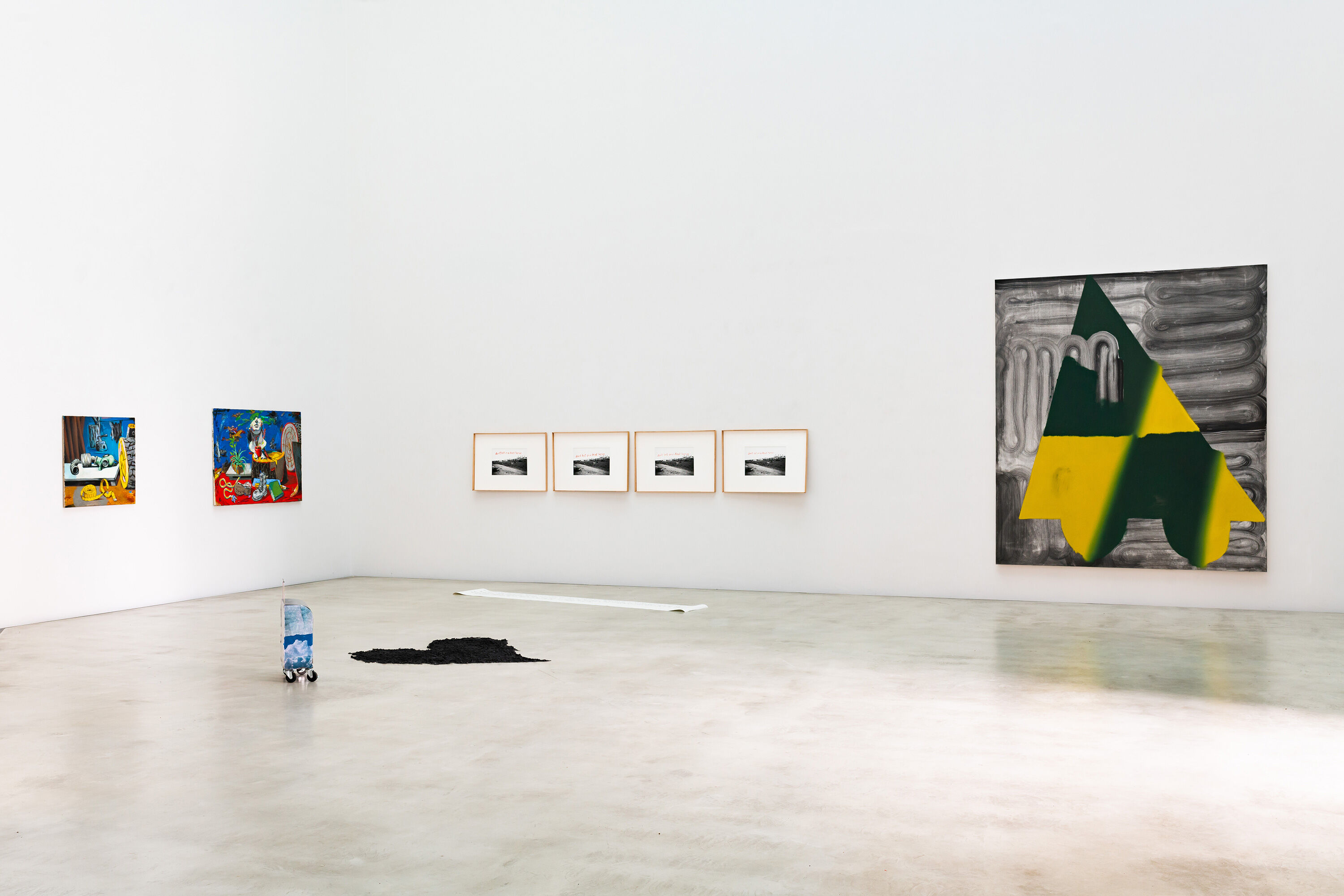 Ausstellungsansicht Oktogon, groß- und kleinformatige Malereien