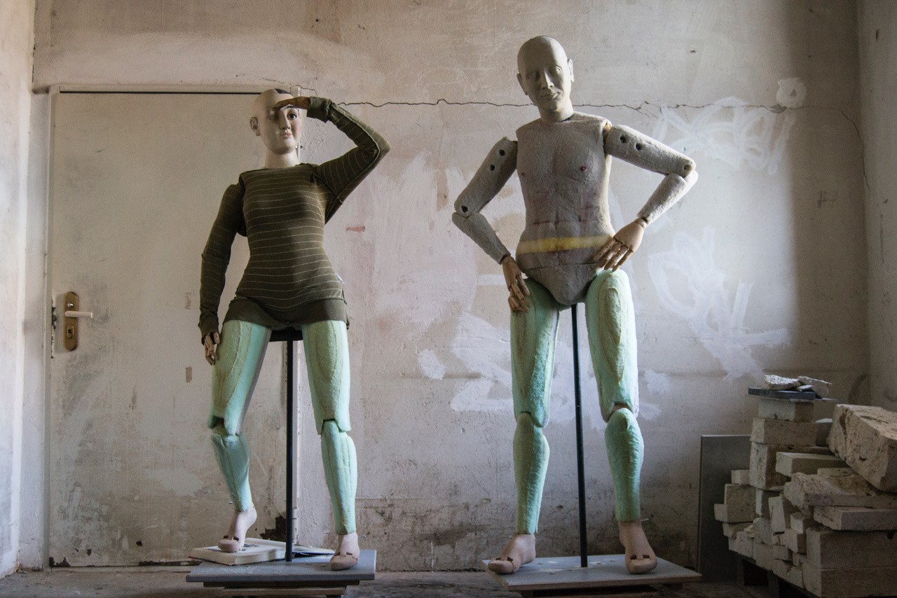 Künstlerpuppen Fotografie 2er Künstlerpuppen farbig