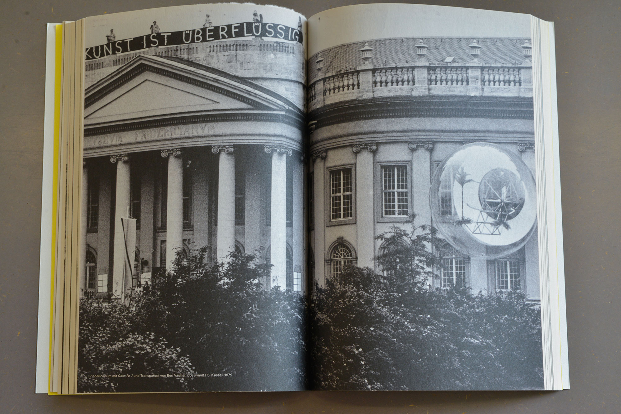 Doppelseite des Buchs "Luftschlosser. Ein Blick auf Haus-Rucker-Co / Post-Haus-Rucker"